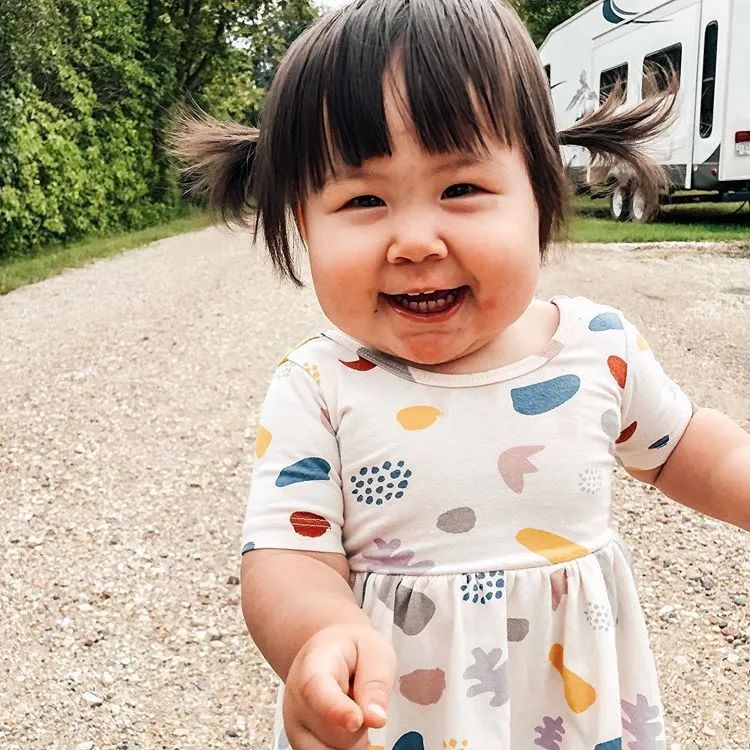 小咘咘最新视频,日常小趣事与友情的温馨画卷展现眼前