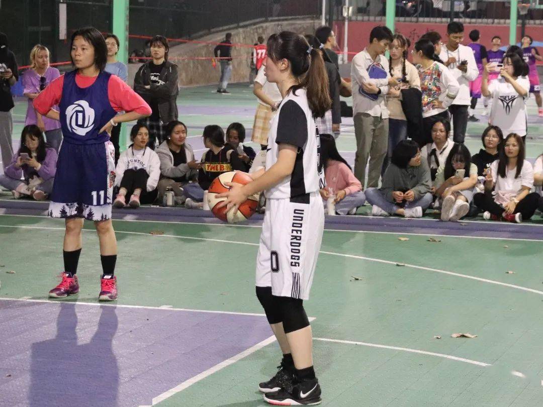 热血沸腾！最新篮球比赛精彩瞬间回顾