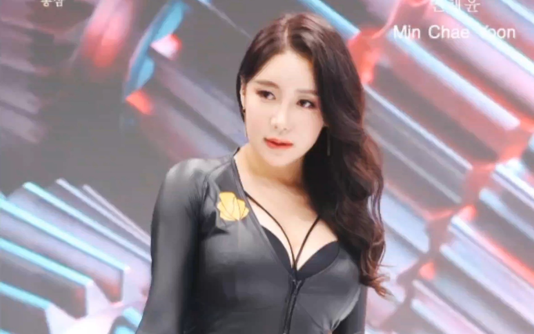 韩国美女车模展现科技与未来生活的魅力启示