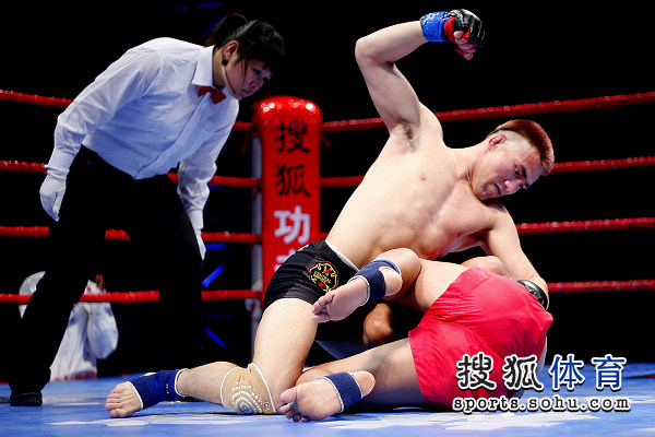 居马别克比赛盛况,热血点燃赛场,展现超凡实力!