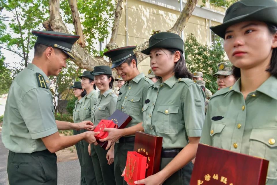 最新老兵退伍感人视频，变化中的自信与成就感激励人心之旅