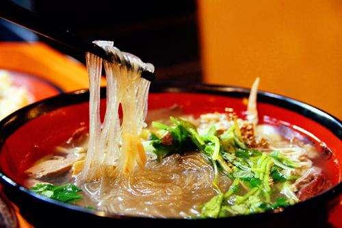 最新餐饮排行榜，与自然美景的美食之旅，探寻内心宁静平和的盛宴