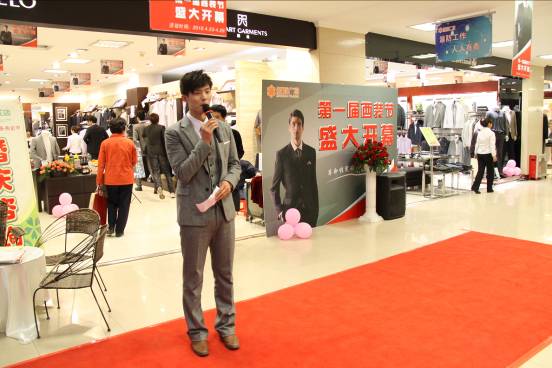 新百广场最新活动，商业盛宴还是消费者福音？解析活动实质与影响。