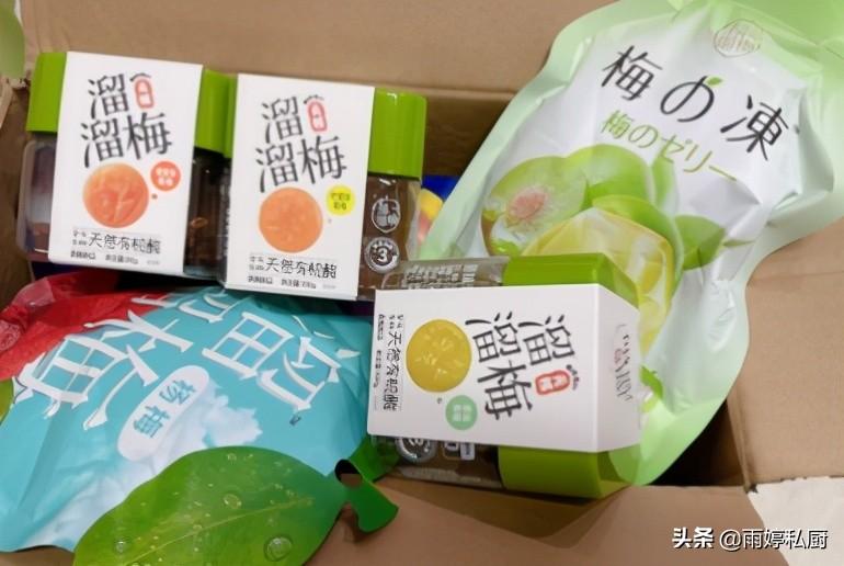 杨幂机场街拍最新图片，旅途中的暖心瞬间与小确幸