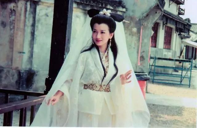 翻拍新白娘子，旧梦新航的自信与成就感的奇妙旅程