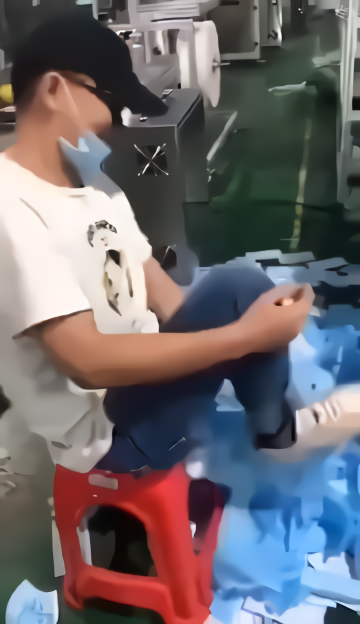 变迁中的新启示，口罩擦鞋赋予生活新光芒